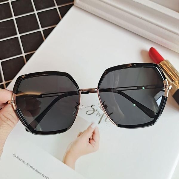 New Women's Polarizing Sunglasses Metal Hollow Fashion Anti Ultraviolet Color Gradient Sunglasses Driving, White;black
New Women's Polarizing Sunglasses Metal Hollow Fashion Anti Ultraviolet Color Gradient Sunglasses Driving, White;black