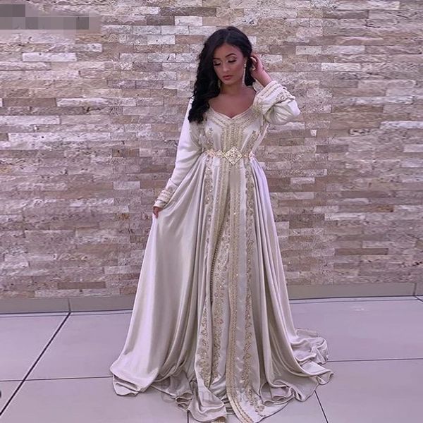 ivory moroccan caftan formal dress with beaded embroidery lace v neck satin dubai long sleeves evening party gowns robe de soirée 2020, Black;red
ivory moroccan caftan formal dress with beaded embroidery lace v neck satin dubai long sleeves evening party gowns robe de soirée 2020, Black;red