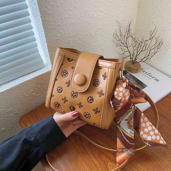 2022 factory wholesale women's bag early autumn new fashion texture single shoulder messenger foreign air pressure flower versatile buc
2022 factory wholesale women's bag early autumn new fashion texture single shoulder messenger foreign air pressure flower versatile buc