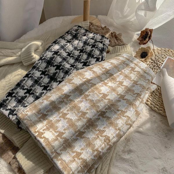 fluffy houndstooth apricot woolen short skirt female autumn and winter high waist retro gentle western style black a-line skirt1
fluffy houndstooth apricot woolen short skirt female autumn and winter high waist retro gentle western style black a-line skirt1