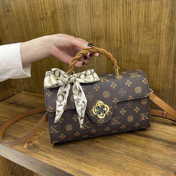 2022 factory wholesale postman high-grade small square light luxury fashion leisure women's bag single shoulder messenger bag
2022 factory wholesale postman high-grade small square light luxury fashion leisure women's bag single shoulder messenger bag