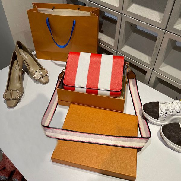 shoulder bags luxury designer ladies new young bright fashion casual all-match messenger style atmospheric high-quality brand bag no box xb1
shoulder bags luxury designer ladies new young bright fashion casual all-match messenger style atmospheric high-quality brand bag no box xb1