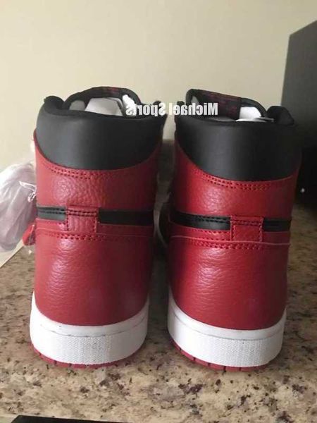 1 1s classic og basketball tumbled genuine leather bred black red gym shoes mens women sneakers michael sports
1 1s classic og basketball tumbled genuine leather bred black red gym shoes mens women sneakers michael sports