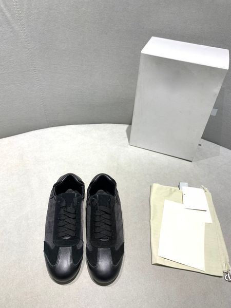 the new color-blocking super comfortable sneaket original one-to-one re-engraved upper high mercerized cow suede layer cowhide imported, Black
the new color-blocking super comfortable sneaket original one-to-one re-engraved upper high mercerized cow suede layer cowhide imported, Black