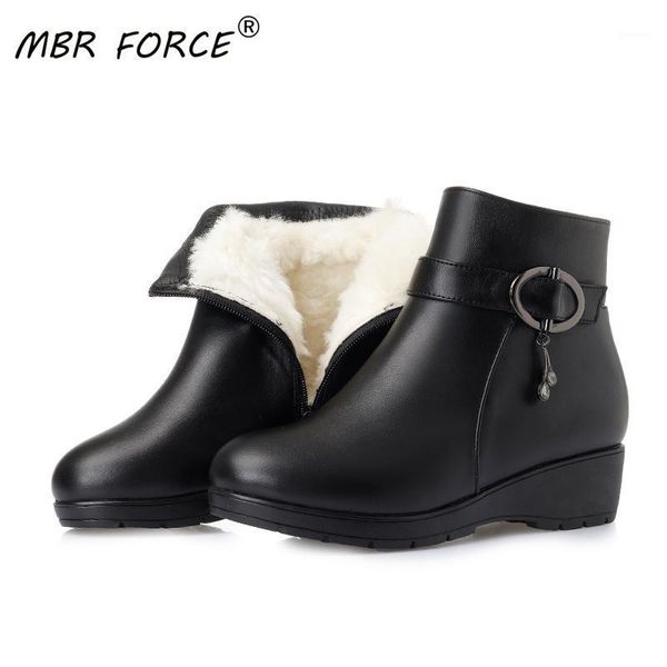 snow boots winter leather mother cotton shoes female flat heel wool warm short boots middle-aged and elderly flat-bottomed shoes1, Black
snow boots winter leather mother cotton shoes female flat heel wool warm short boots middle-aged and elderly flat-bottomed shoes1, Black