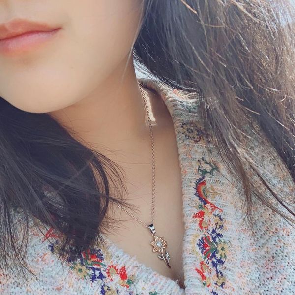 simple sweet silver color sunflower charm pendants necklaces minimalist clavicle necklaces jewelry accessories
simple sweet silver color sunflower charm pendants necklaces minimalist clavicle necklaces jewelry accessories