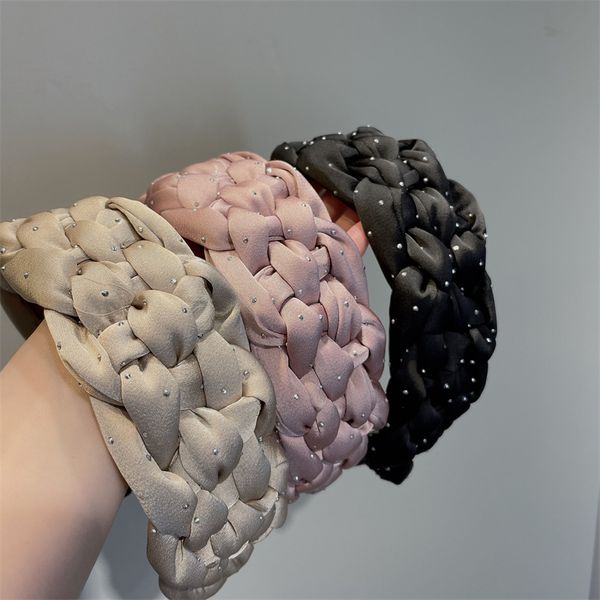 korea's exaggerated drill diamond luxury temperament twist headband hairpin female retro hong kong style ins niche style, Slivery;white
korea's exaggerated drill diamond luxury temperament twist headband hairpin female retro hong kong style ins niche style, Slivery;white