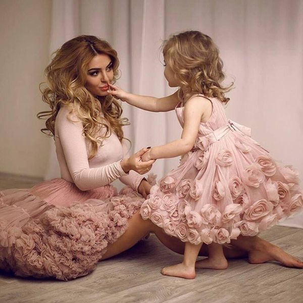vintage pink flowers tulle ball gown flower girl dresses 2019 new charming spaghetti straps knee length first communion dresses for girls, White;blue
vintage pink flowers tulle ball gown flower girl dresses 2019 new charming spaghetti straps knee length first communion dresses for girls, White;blue