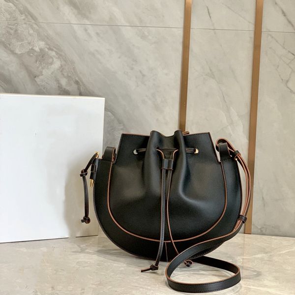 new ufo bag for spring and summer05261050 made of two kinds of leather stitching can be slung across one shoulder graceful bag
new ufo bag for spring and summer05261050 made of two kinds of leather stitching can be slung across one shoulder graceful bag