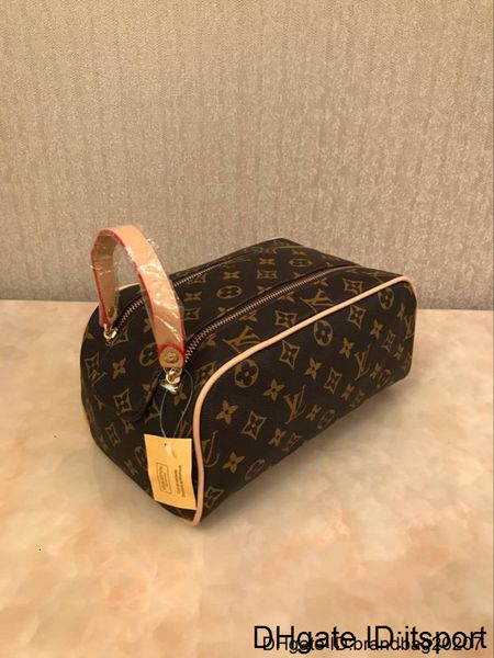 quality 2020 high-end men travelling toilet fashion women wash large capacity cosmetic bags makeup toiletry bag pouch wallet
quality 2020 high-end men travelling toilet fashion women wash large capacity cosmetic bags makeup toiletry bag pouch wallet