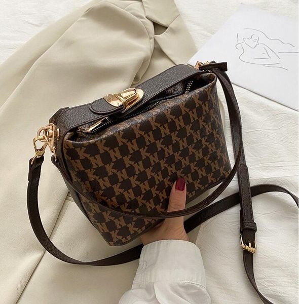 женщины снабжение мешок роскошный pu кожа сумка женщины повседневная хроматической композитный леди письмо сумки и
женщины снабжение мешок роскошный pu кожа сумка женщины повседневная хроматической композитный леди письмо сумки и