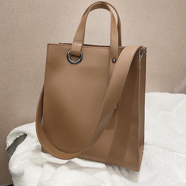 niche design handbag 2021 new fashion high-end all-match shoulder bag messenger tote bag underarm dual-use width: 26cm
niche design handbag 2021 new fashion high-end all-match shoulder bag messenger tote bag underarm dual-use width: 26cm
