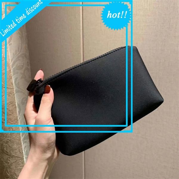 latest vip gift good hand feeling makeup bag lipstick clutch holder travel toiletry fashion storage bags with box
latest vip gift good hand feeling makeup bag lipstick clutch holder travel toiletry fashion storage bags with box