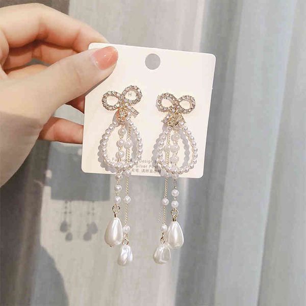 korean temperament 925 silver needle light luxury rhinestone bow earrings pearl tassel long fashion women, Golden
korean temperament 925 silver needle light luxury rhinestone bow earrings pearl tassel long fashion women, Golden