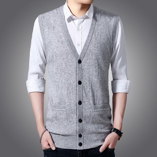 2020 spring and autumn v-neck knitted cardigan vest middle aged casual men's sleeveless dad, Black;white
2020 spring and autumn v-neck knitted cardigan vest middle aged casual men's sleeveless dad, Black;white