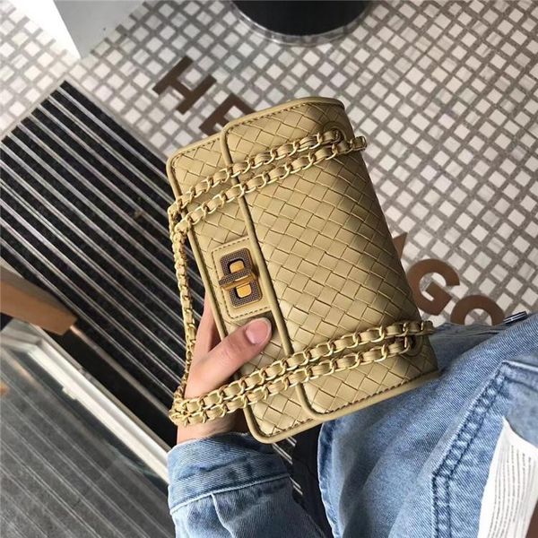 niche design bag 2021 new women bag retro crocodile pattern messenger shoulder chain small square
niche design bag 2021 new women bag retro crocodile pattern messenger shoulder chain small square