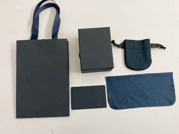europe america designer fashion style dark blue printed pattern a letter jewelry sets boxes necklace bracelet earrings box gift bag, Black;white
europe america designer fashion style dark blue printed pattern a letter jewelry sets boxes necklace bracelet earrings box gift bag, Black;white