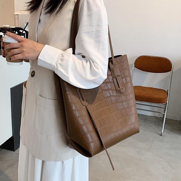 original design simple female bag 2020 autumn/winter new fashion all-match 2in1 bucket bag shoulder tote width: 37cm
original design simple female bag 2020 autumn/winter new fashion all-match 2in1 bucket bag shoulder tote width: 37cm