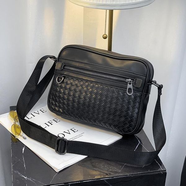 wholesale men handbag hand-woven fashion shoulder bag new minimalist atmospheric leather messenger bag street trend leather shoulder bag, Black(boutique box)
wholesale men handbag hand-woven fashion shoulder bag new minimalist atmospheric leather messenger bag street trend leather shoulder bag, Black(boutique box)