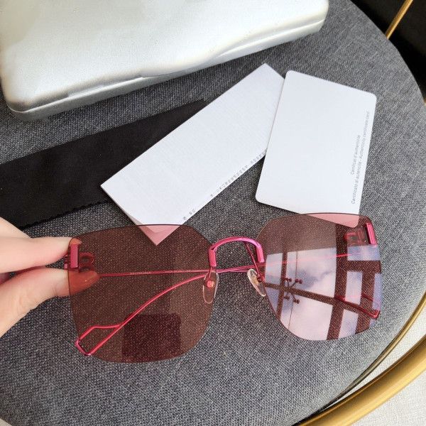 new bb0112sa design sunglasses for women popular fashion summer style with the stones uv400 protection lens come with case box
new bb0112sa design sunglasses for women popular fashion summer style with the stones uv400 protection lens come with case box