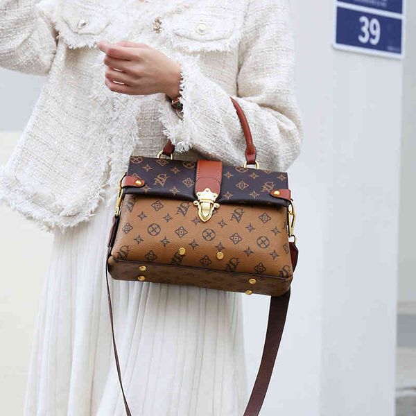 2022 factory outlet fashion women's small square bag single shoulder bag fashion texture silk scarf accessories printed diagonal cross
2022 factory outlet fashion women's small square bag single shoulder bag fashion texture silk scarf accessories printed diagonal cross