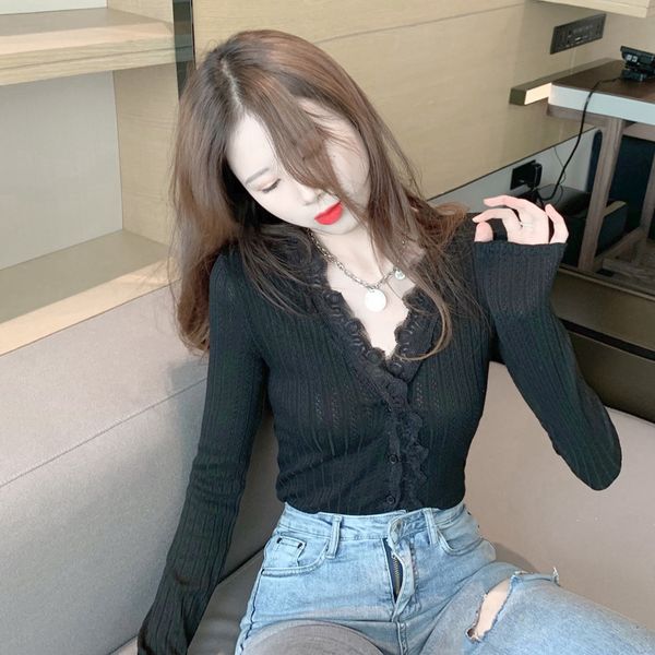 autumn 2020 new v-neck lace stitching t-shirt with slim fit and long sleeve base coat for women
autumn 2020 new v-neck lace stitching t-shirt with slim fit and long sleeve base coat for women