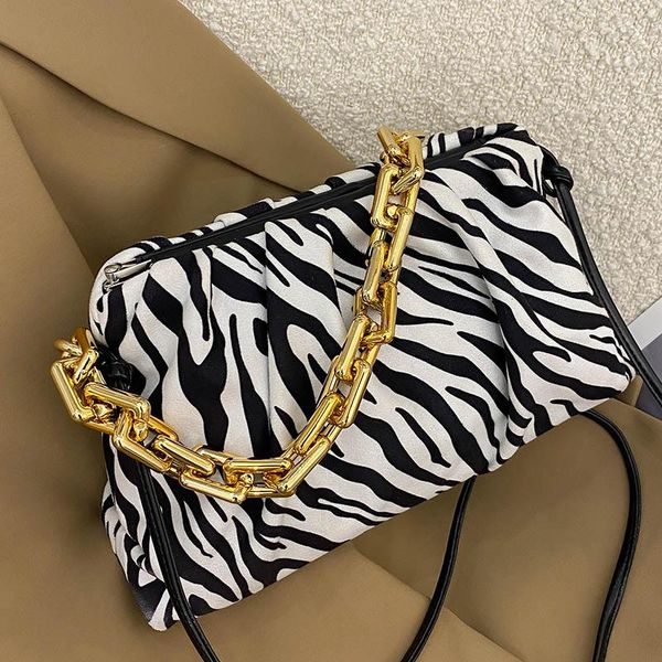 women's handbag thick chain shoulder bag luxury bag for women 2020 leopards pattern pouch ladies clutch purse bolsa feminina
women's handbag thick chain shoulder bag luxury bag for women 2020 leopards pattern pouch ladies clutch purse bolsa feminina