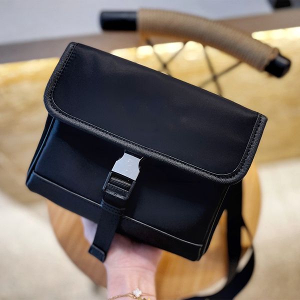 designers men's luxurys retro messenger belt bag woman messenger bags purse business fashion style size 20 17cm285n
designers men's luxurys retro messenger belt bag woman messenger bags purse business fashion style size 20 17cm285n
