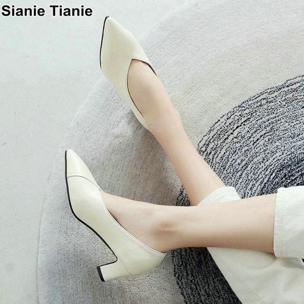 sianie tianie 2021 new pu mature woman shoes square high heels women office pumps v cut lady career shoes female footwear1, Black
sianie tianie 2021 new pu mature woman shoes square high heels women office pumps v cut lady career shoes female footwear1, Black