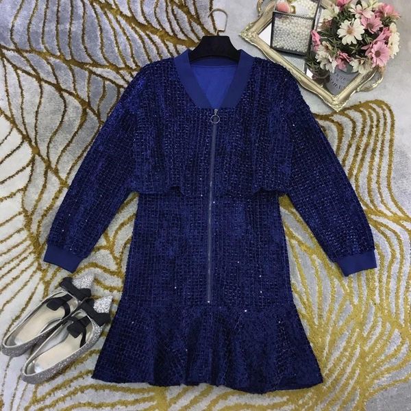12.28 2021 autumn new fashion vintage v-neck sequins patchwork velvet women temperament mermaid dress, Black;gray
12.28 2021 autumn new fashion vintage v-neck sequins patchwork velvet women temperament mermaid dress, Black;gray