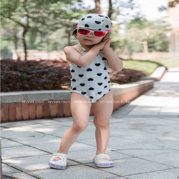 2021 new summer girls 2 piece sets swimsuits black white love heart with cap spring small fresh sling swim wear e1318
2021 new summer girls 2 piece sets swimsuits black white love heart with cap spring small fresh sling swim wear e1318