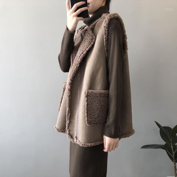 2021 winter women's solid colour loose lamb wool vest cotton padded windproof warm waist pockets simple loose fur suede coat1, Black;white
2021 winter women's solid colour loose lamb wool vest cotton padded windproof warm waist pockets simple loose fur suede coat1, Black;white