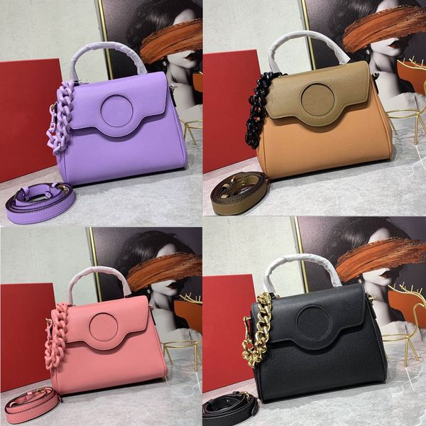 crossbody bags women shoulder bag handbag leather material chain with decorative design size 26cm
crossbody bags women shoulder bag handbag leather material chain with decorative design size 26cm