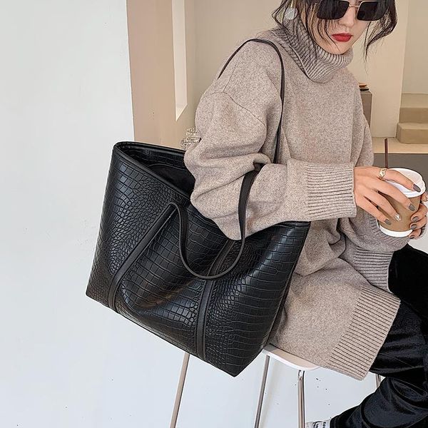 niche design simple lady large-capacity bag 2020 autumn fashion shoulder bag crocodile pattern tote handbag width: 46cm
niche design simple lady large-capacity bag 2020 autumn fashion shoulder bag crocodile pattern tote handbag width: 46cm