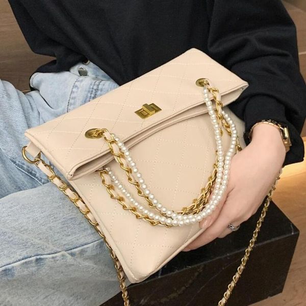 shoulder bags lattice folded pearl tote bag 2021 fashion pu leather women's designer handbag chain messenger
shoulder bags lattice folded pearl tote bag 2021 fashion pu leather women's designer handbag chain messenger