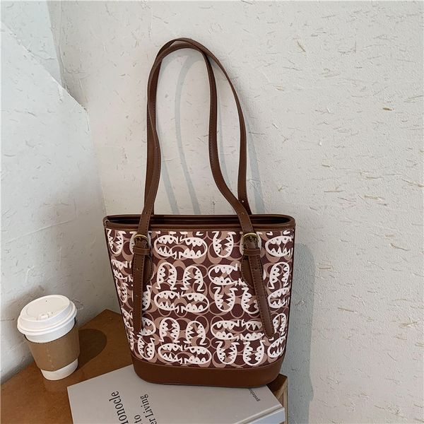 2020 new ultra women's temperament brand new fire trend pattern pattern fashion versatile pu women's bag single shoulder straddle
2020 new ultra women's temperament brand new fire trend pattern pattern fashion versatile pu women's bag single shoulder straddle