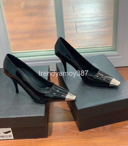dress shoes black high-heeled sandals of the same style stars women's autumn and winter minority metal square head thin heel ol fashion
dress shoes black high-heeled sandals of the same style stars women's autumn and winter minority metal square head thin heel ol fashion