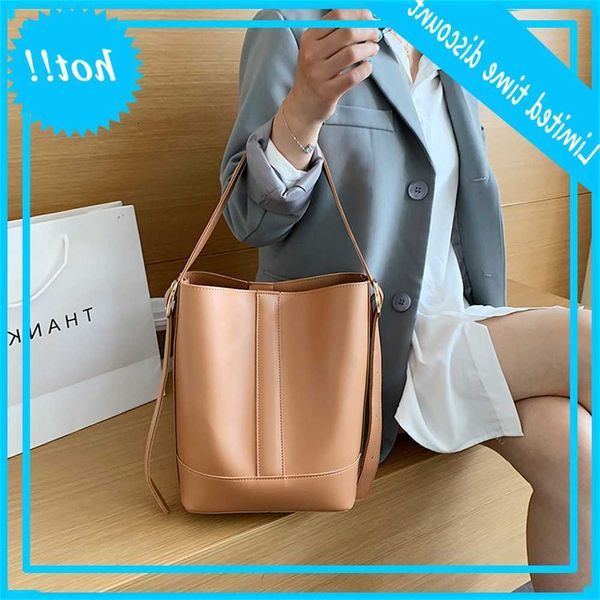 new luxury design bucket handbags women shoulder bags 2020 fashion casual tote lady crossbody messenger bag female purse
new luxury design bucket handbags women shoulder bags 2020 fashion casual tote lady crossbody messenger bag female purse
