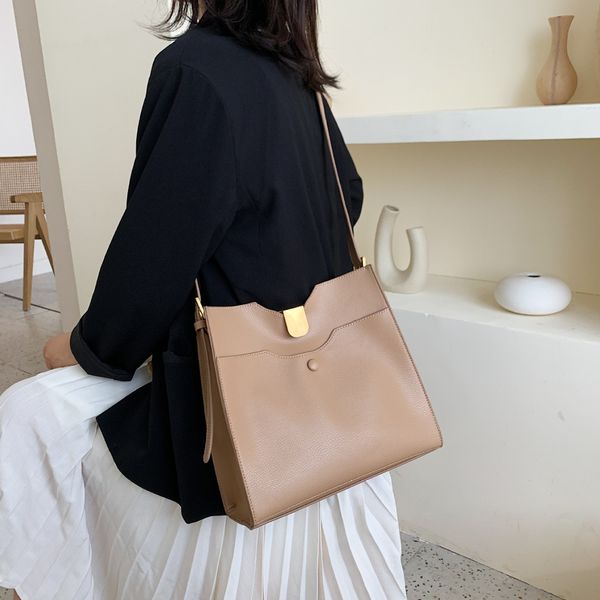 versatile ins leisure large capacity women's bag 2019 new fashion tote bag single shoulder messenger bag c1114
versatile ins leisure large capacity women's bag 2019 new fashion tote bag single shoulder messenger bag c1114