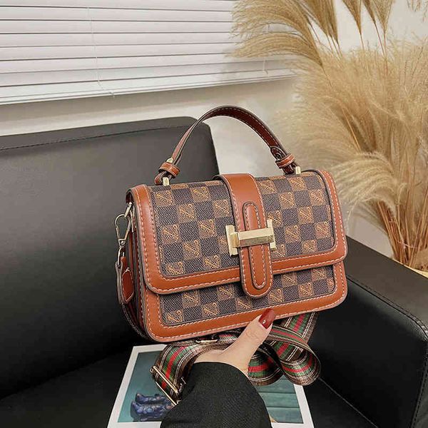 2022 factory wholesale new pop bbao women's bag autumn winter new fashion korean versatile one shoulder messenger lattice
2022 factory wholesale new pop bbao women's bag autumn winter new fashion korean versatile one shoulder messenger lattice