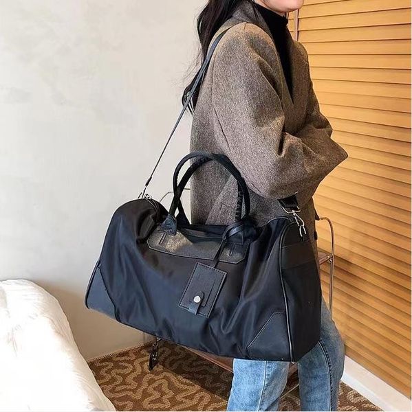 2022 luxury fashion men women high-quality travel duffle bags brand designer luggage handbags with lock large capacity sport bag
2022 luxury fashion men women high-quality travel duffle bags brand designer luggage handbags with lock large capacity sport bag