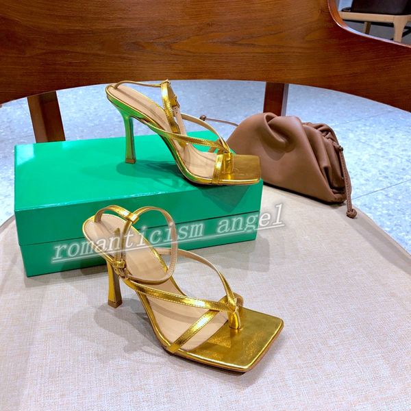 2021 beautiful women summer sandals tight square vintage toe high heels buckle strap high heel progettista shoes women sandals v neck women, Black;red
2021 beautiful women summer sandals tight square vintage toe high heels buckle strap high heel progettista shoes women sandals v neck women, Black;red