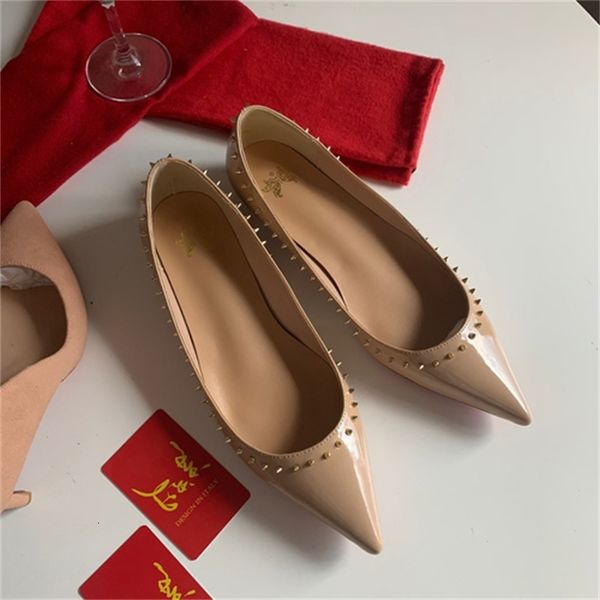 2021 black riveting nails pointed at women's flat new shallow mouth lift thin red shoes uk8l
2021 black riveting nails pointed at women's flat new shallow mouth lift thin red shoes uk8l