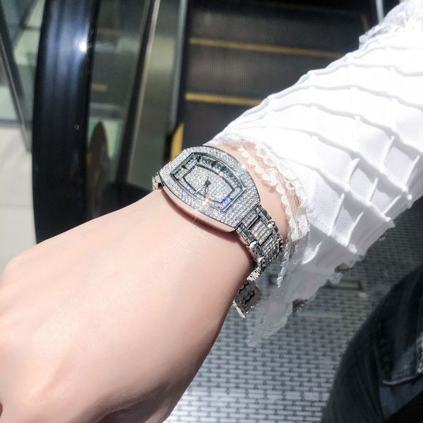 richard's sky star wine barrel full diamond domineering minority light luxury female watch simple and elegant lady
richard's sky star wine barrel full diamond domineering minority light luxury female watch simple and elegant lady