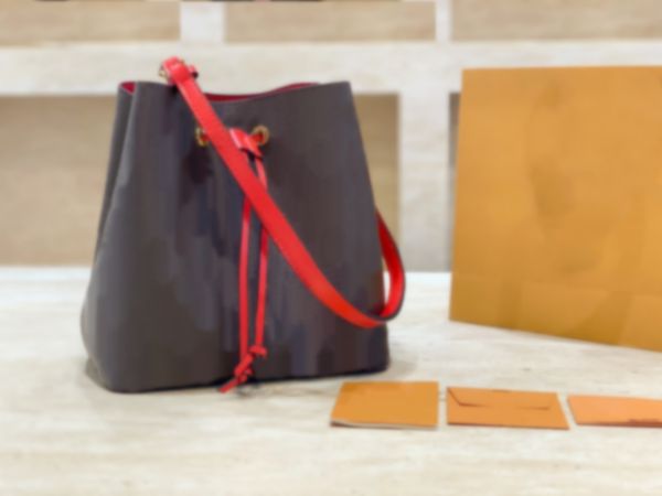 wholesale leather fashion shoulder handbag old flower genuine leather shopping bag messenger bag bucket bag shoulder bags cross body 26cm
wholesale leather fashion shoulder handbag old flower genuine leather shopping bag messenger bag bucket bag shoulder bags cross body 26cm