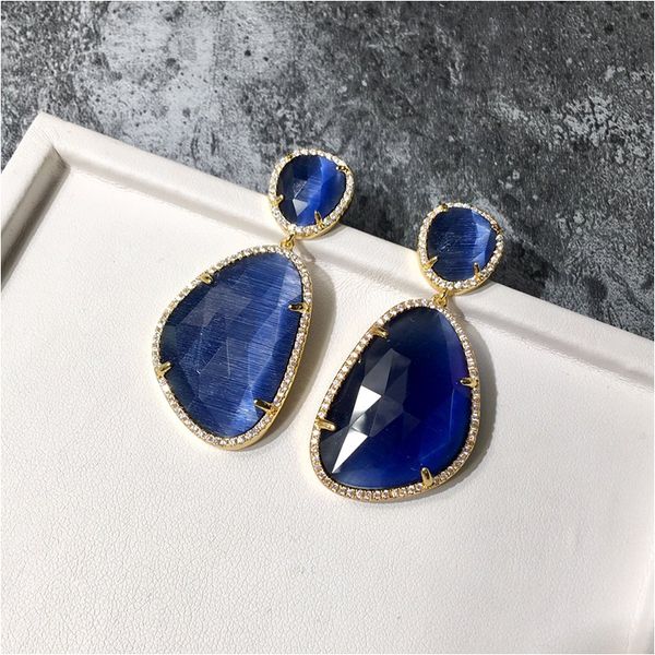 2020 new dangle earring for women earrings stylish creative water droplets with diamond gold earrings with box with stamp ing, White
2020 new dangle earring for women earrings stylish creative water droplets with diamond gold earrings with box with stamp ing, White