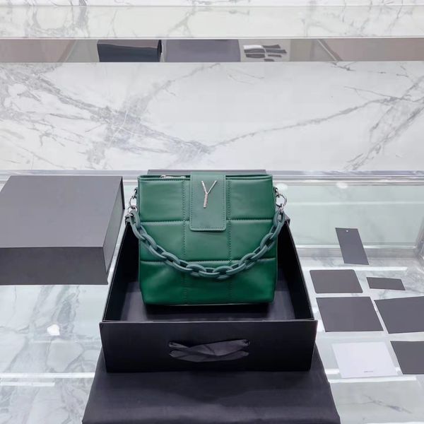 luxury designers handbags medium bucket bags adopts high-quality leather, large capacity wallet and mobile bank card which is suitable for s
luxury designers handbags medium bucket bags adopts high-quality leather, large capacity wallet and mobile bank card which is suitable for s