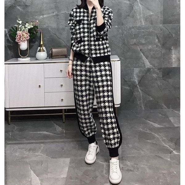 autumn and winter new black and white checkered knitted suit women fashion foreign air sweater casual pants women, Gray
autumn and winter new black and white checkered knitted suit women fashion foreign air sweater casual pants women, Gray
