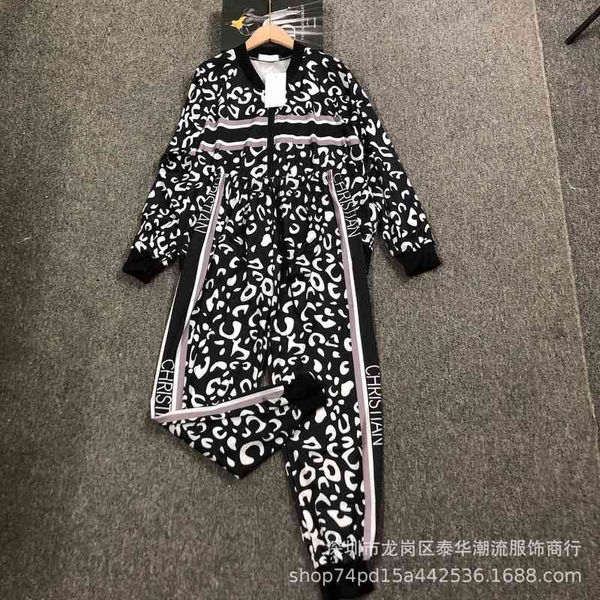 2022 factory wholesale new autumn d family printed zipper coat harlan trousers casual suit women uqgd, Gray
2022 factory wholesale new autumn d family printed zipper coat harlan trousers casual suit women uqgd, Gray