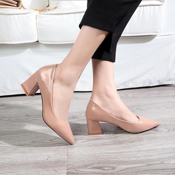 elegant womens shoes 2021 new patent leather shallow mouth black work single shoes square heel pointed high heels simple pumps
elegant womens shoes 2021 new patent leather shallow mouth black work single shoes square heel pointed high heels simple pumps